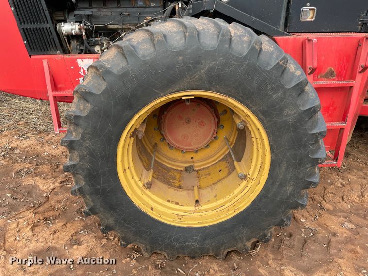 image for item MI9728 1985 Versatile 876  4WD tractor