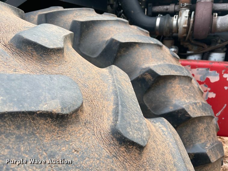 image for item MI9728 1985 Versatile 876  4WD tractor