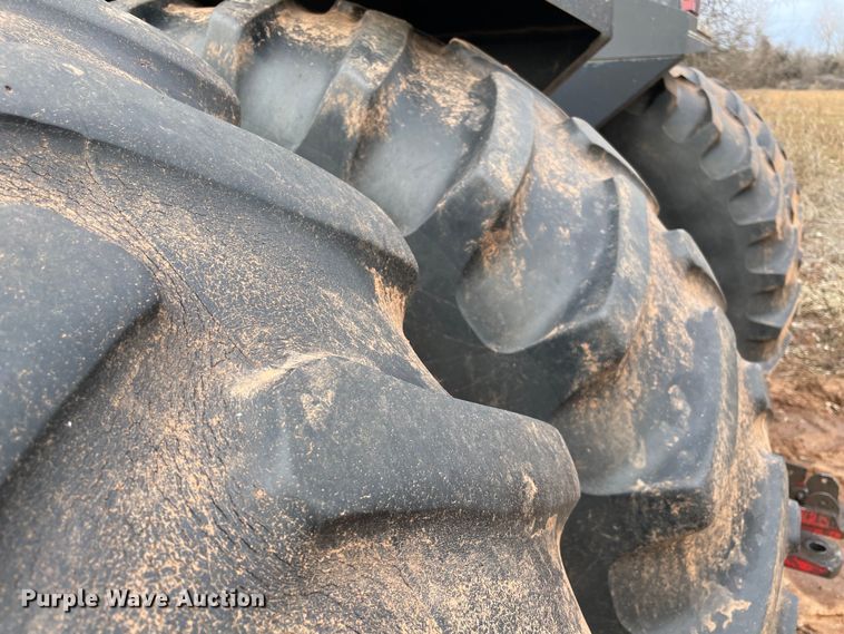 image for item MI9728 1985 Versatile 876  4WD tractor