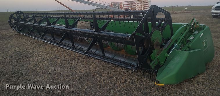 image for item MM9904 2001 John Deere 930F  flex head