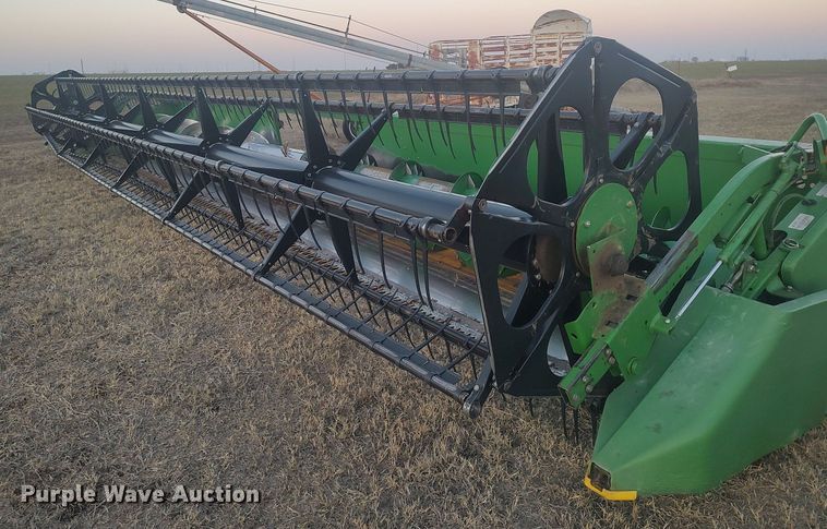 image for item MM9904 2001 John Deere 930F  flex head