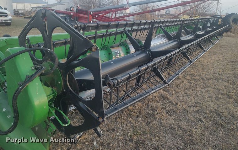 image for item MM9904 2001 John Deere 930F  flex head