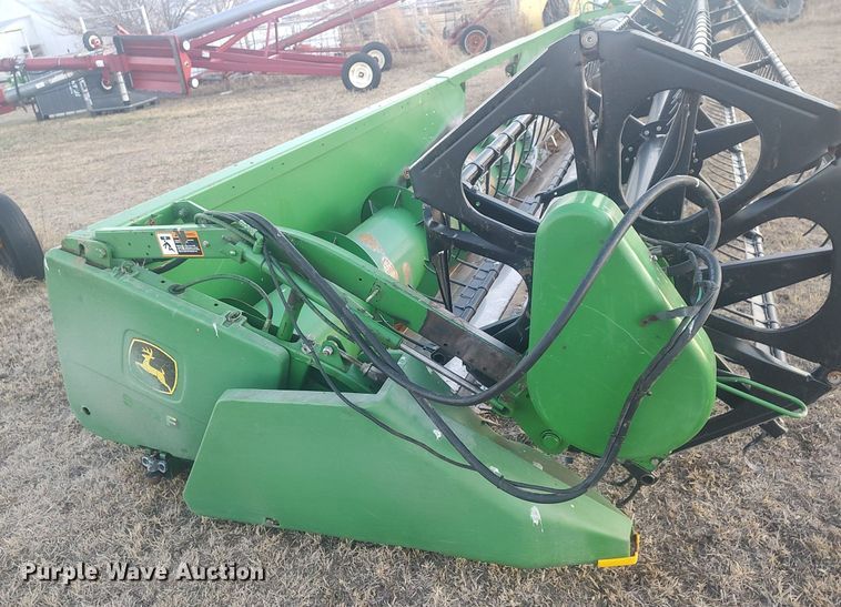 image for item MM9904 2001 John Deere 930F  flex head