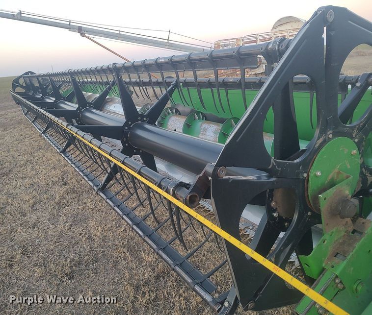 image for item MM9904 2001 John Deere 930F  flex head