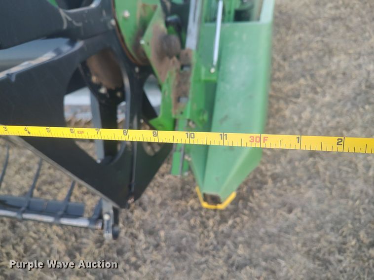 image for item MM9904 2001 John Deere 930F  flex head