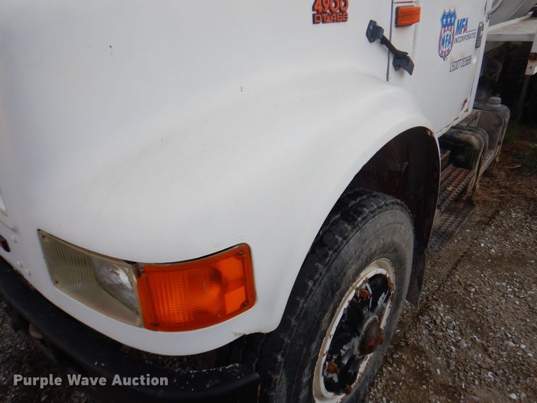 image for item MW9355 1994 International 4900  fertilizer delivery truck