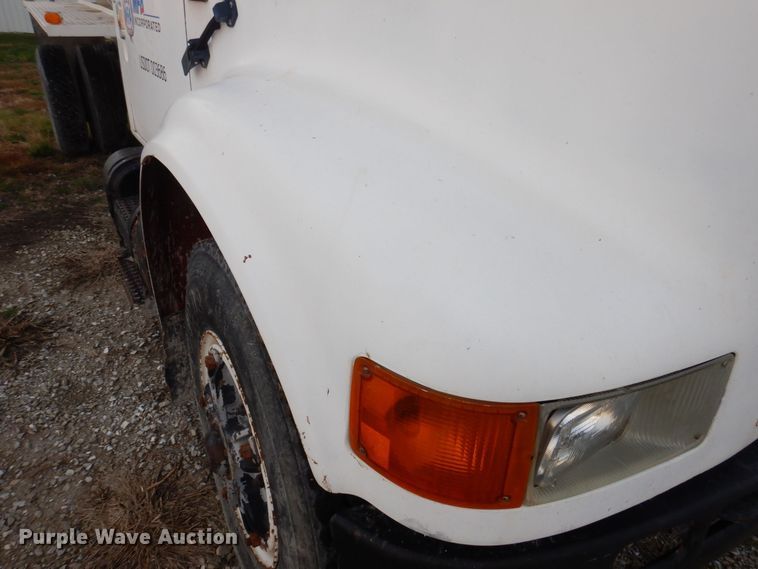 image for item MW9355 1994 International 4900  fertilizer delivery truck