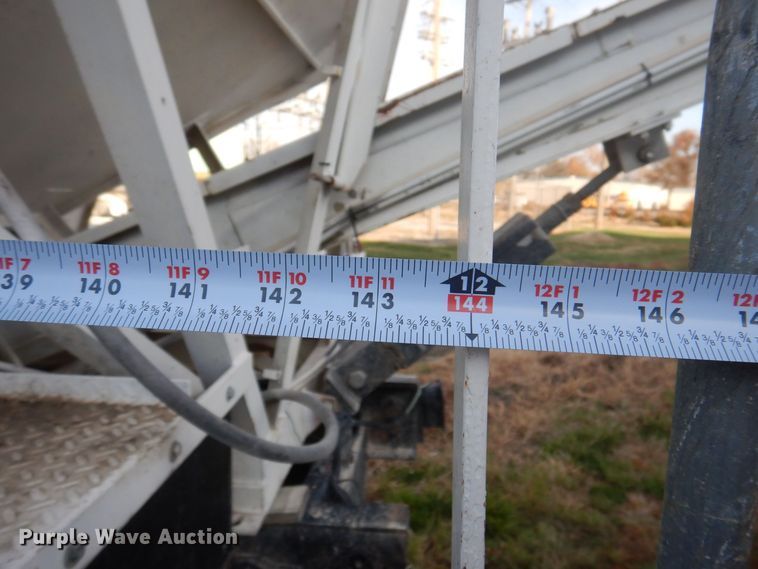 image for item MW9355 1994 International 4900  fertilizer delivery truck