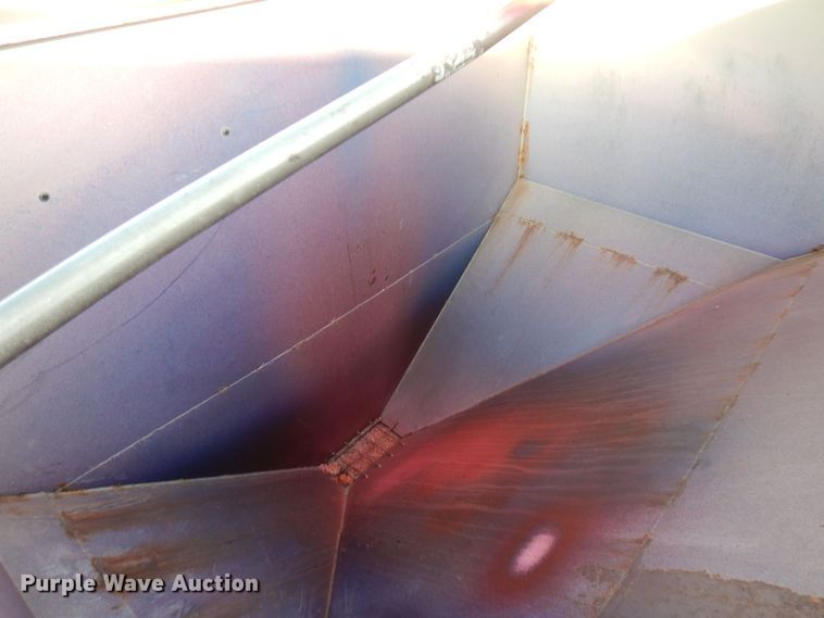 image for item MW9355 1994 International 4900  fertilizer delivery truck