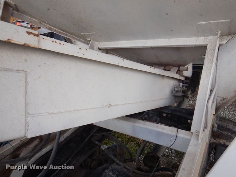 image for item MW9355 1994 International 4900  fertilizer delivery truck