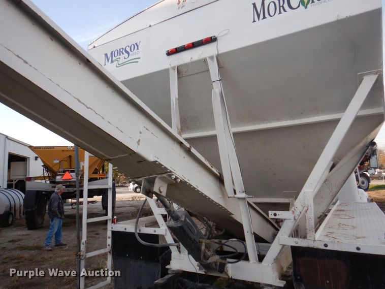 image for item MW9355 1994 International 4900  fertilizer delivery truck