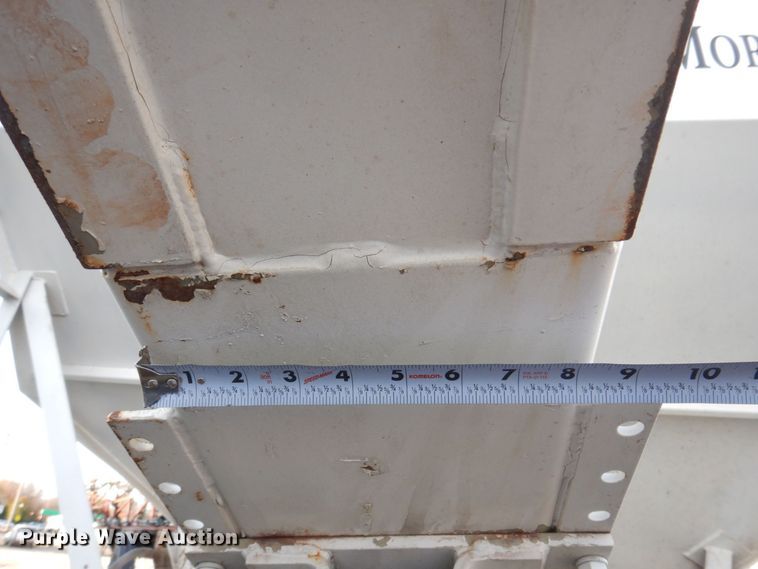 image for item MW9355 1994 International 4900  fertilizer delivery truck