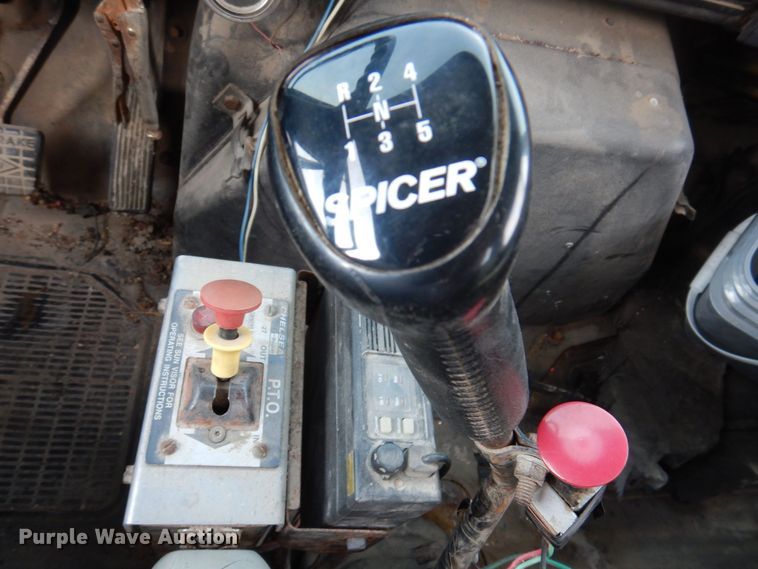 image for item MW9355 1994 International 4900  fertilizer delivery truck