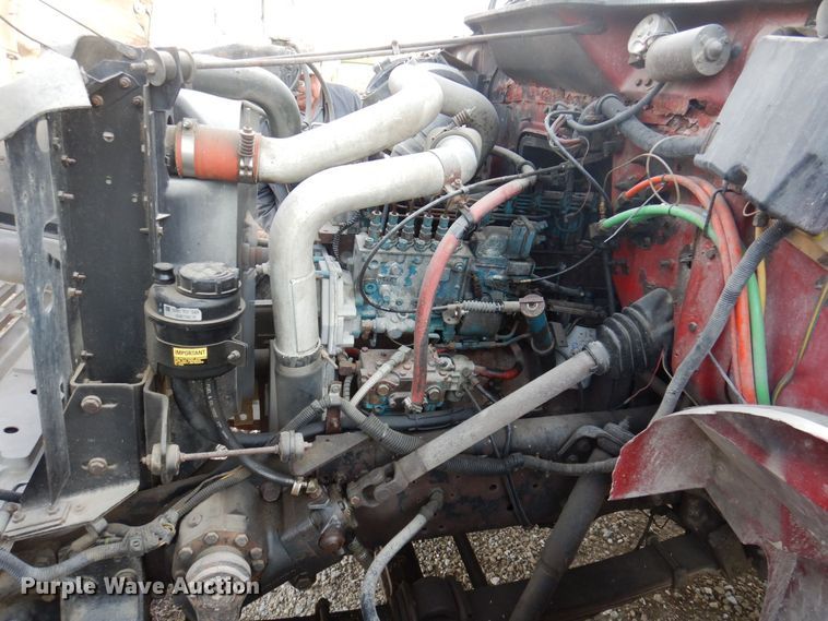 image for item MW9355 1994 International 4900  fertilizer delivery truck