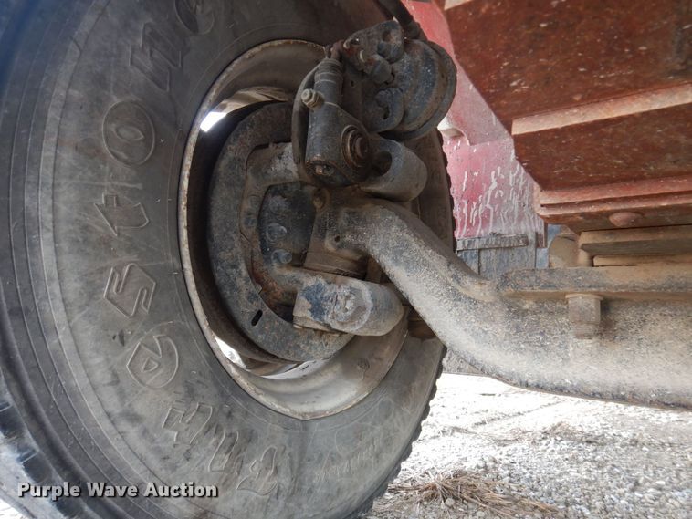 image for item MW9355 1994 International 4900  fertilizer delivery truck