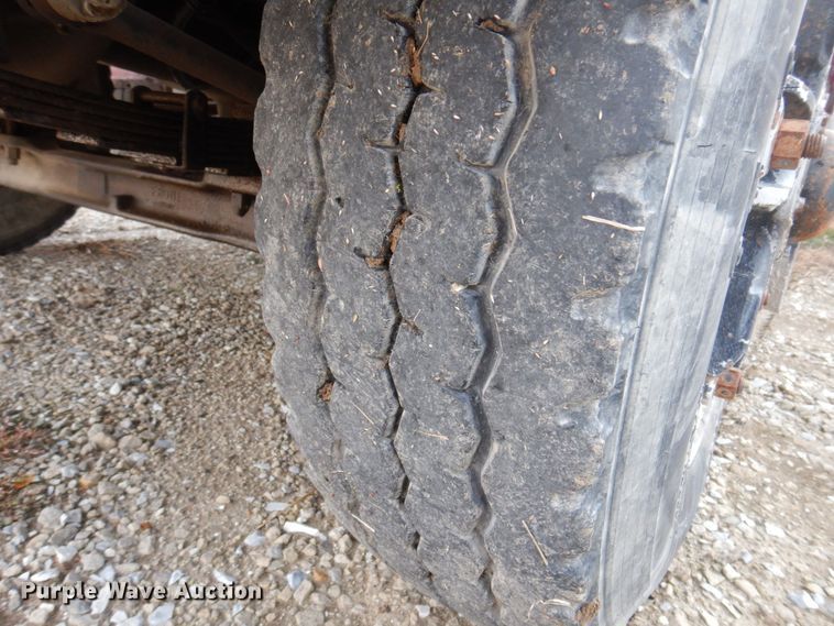 image for item MW9355 1994 International 4900  fertilizer delivery truck