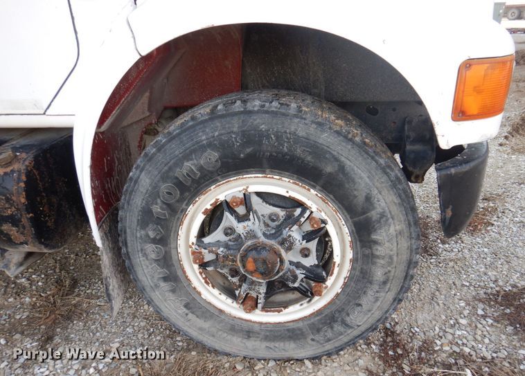 image for item MW9355 1994 International 4900  fertilizer delivery truck