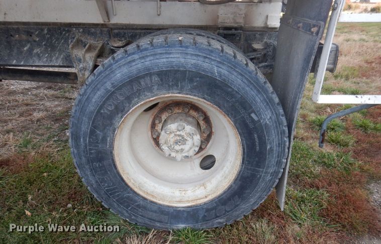 image for item MW9355 1994 International 4900  fertilizer delivery truck