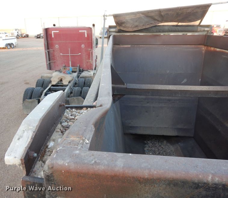 image for item DF8274 2000 Trail King  bottom dump trailer