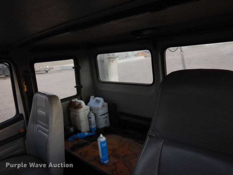 image for item DF8277 2000 Freightliner FL112  semi truck