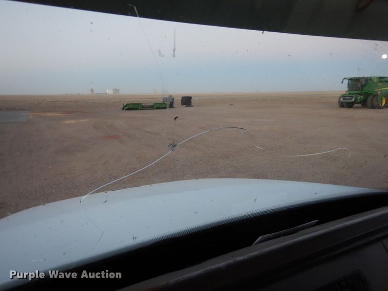 image for item DF8277 2000 Freightliner FL112  semi truck