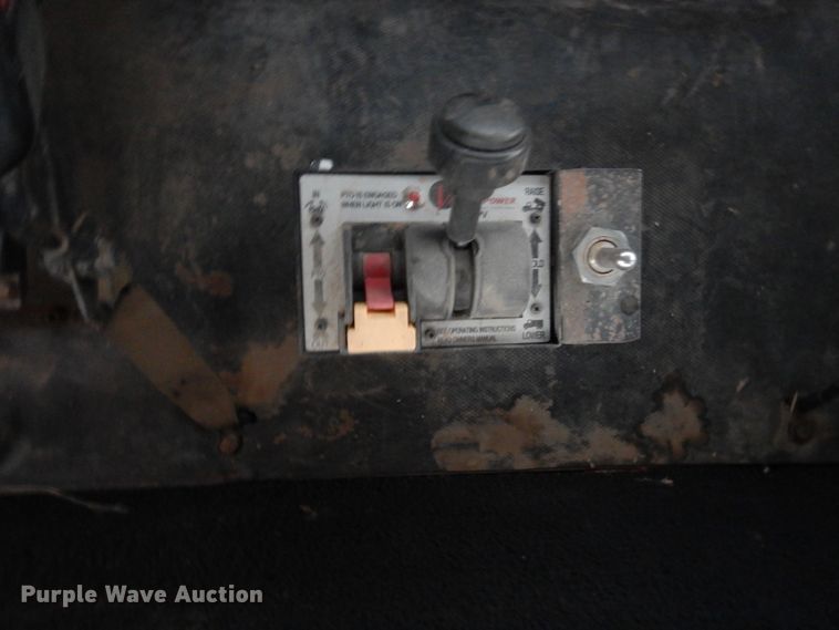 image for item DF8277 2000 Freightliner FL112  semi truck