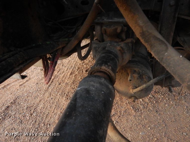 image for item DF8277 2000 Freightliner FL112  semi truck