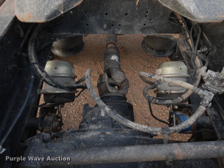 image for item DF8277 2000 Freightliner FL112  semi truck