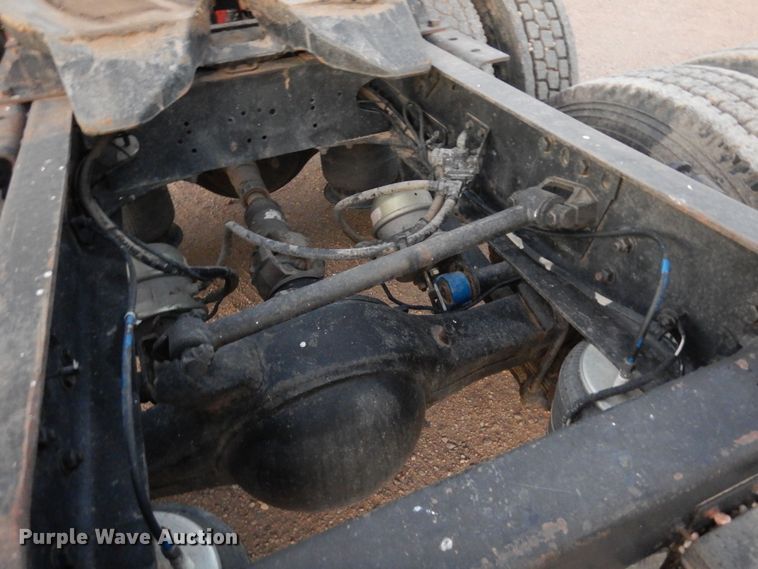 image for item DF8277 2000 Freightliner FL112  semi truck