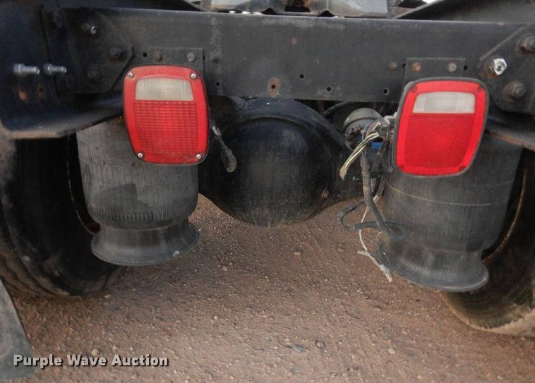 image for item DF8277 2000 Freightliner FL112  semi truck