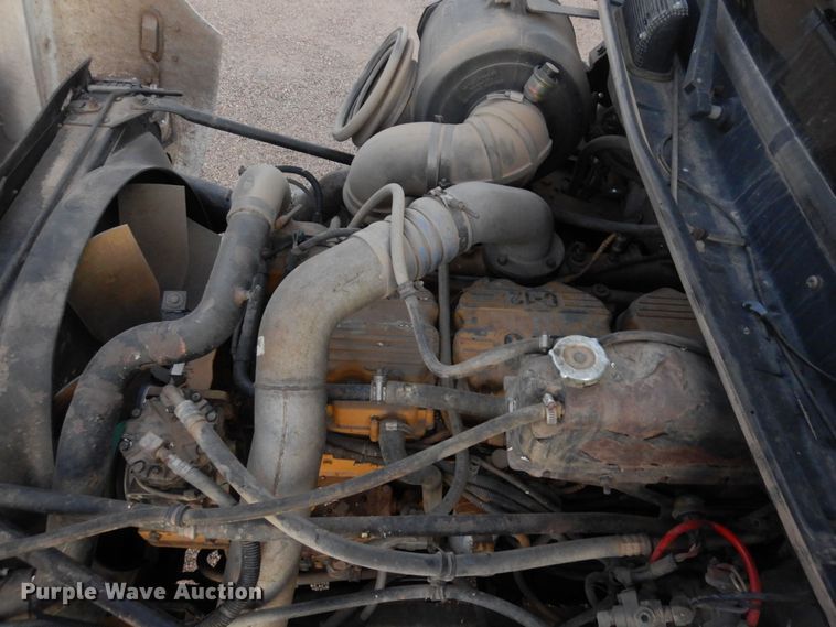 image for item DF8277 2000 Freightliner FL112  semi truck