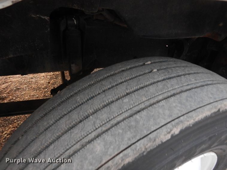 image for item DF8277 2000 Freightliner FL112  semi truck