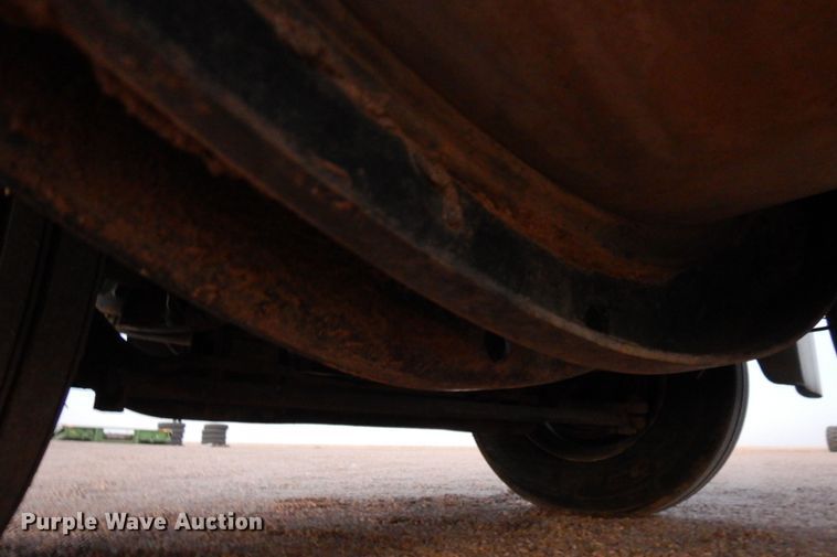 image for item DF8277 2000 Freightliner FL112  semi truck