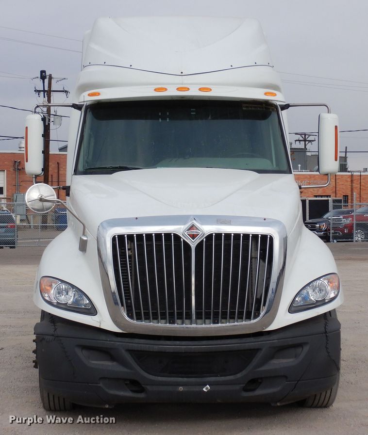 image for item DF8282 2014 International ProStar Plus  semi truck