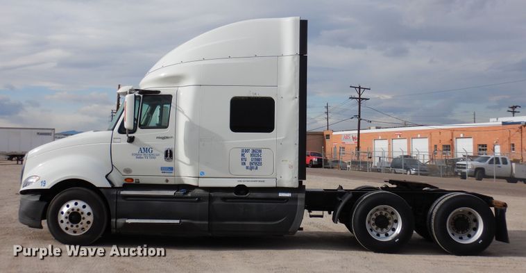 image for item DF8282 2014 International ProStar Plus  semi truck