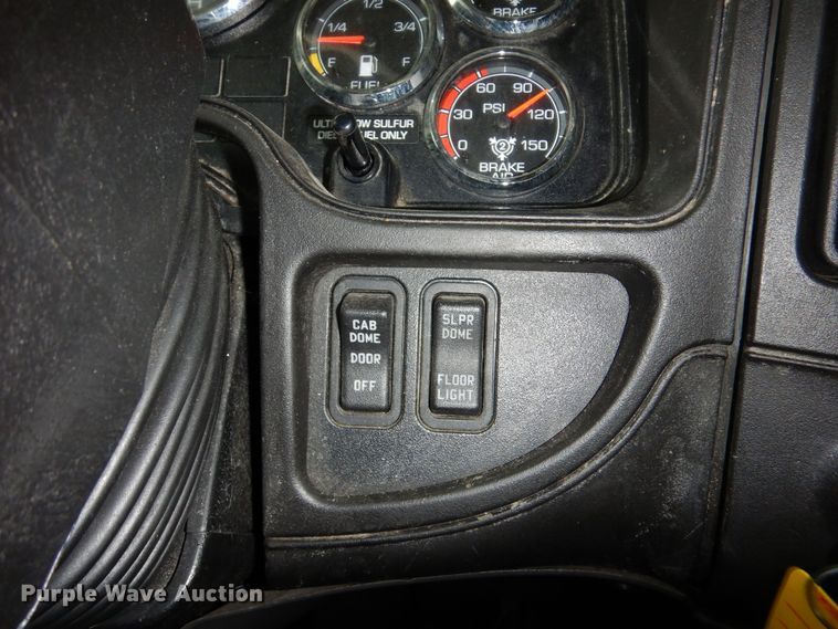 image for item DF8282 2014 International ProStar Plus  semi truck