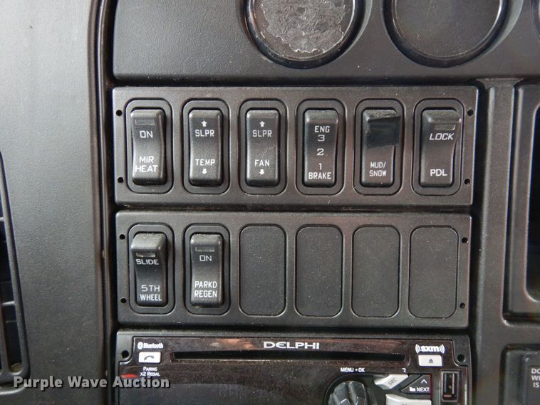 image for item DF8282 2014 International ProStar Plus  semi truck