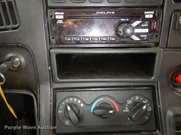 image for item DF8282 2014 International ProStar Plus  semi truck