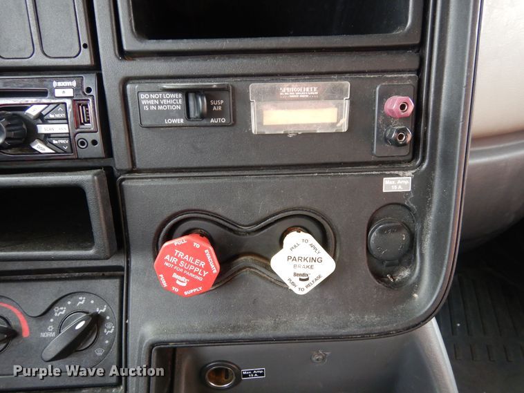 image for item DF8282 2014 International ProStar Plus  semi truck