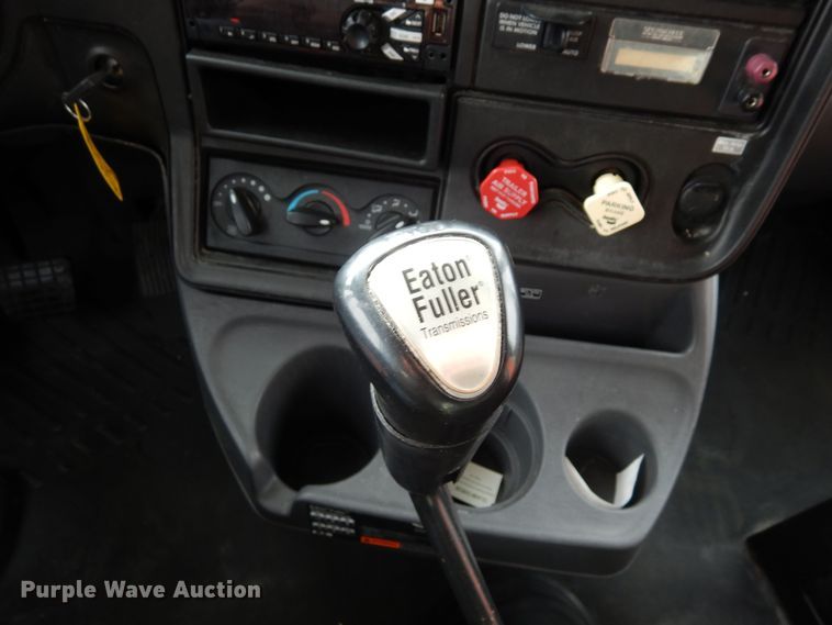 image for item DF8282 2014 International ProStar Plus  semi truck