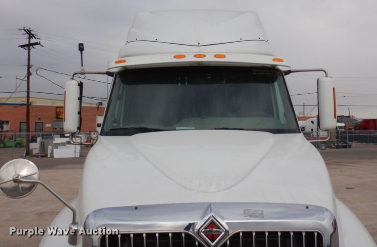 image for item DF8282 2014 International ProStar Plus  semi truck