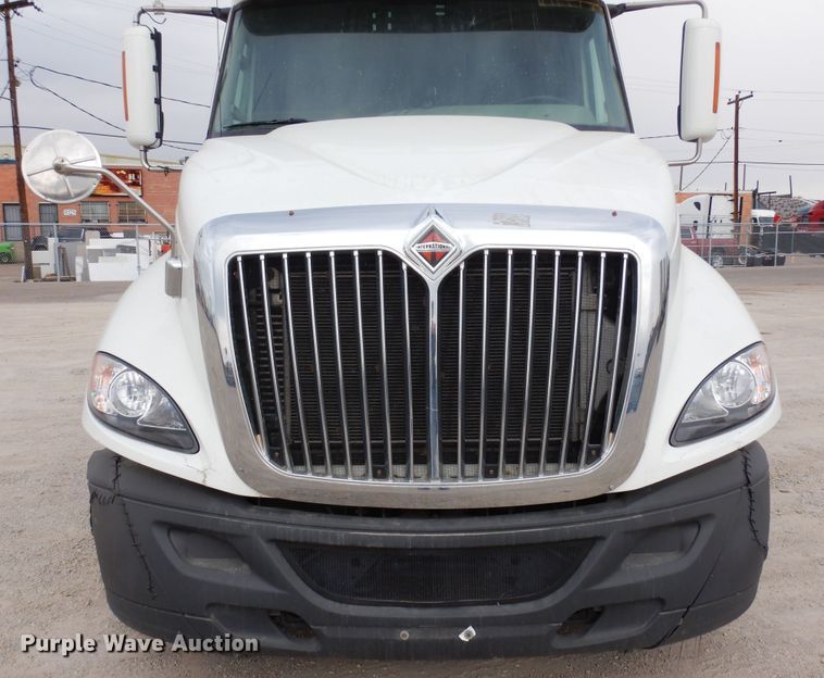 image for item DF8282 2014 International ProStar Plus  semi truck