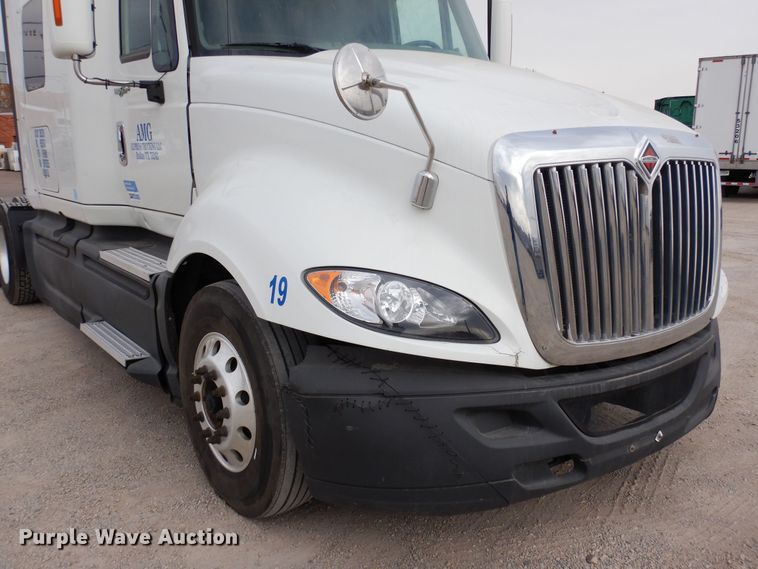 image for item DF8282 2014 International ProStar Plus  semi truck