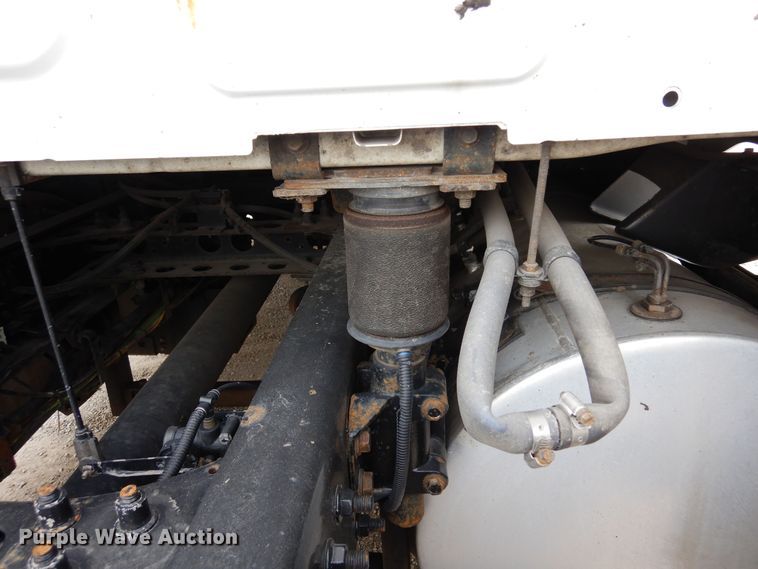 image for item DF8282 2014 International ProStar Plus  semi truck