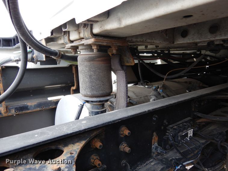 image for item DF8282 2014 International ProStar Plus  semi truck