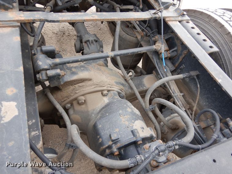 image for item DF8282 2014 International ProStar Plus  semi truck