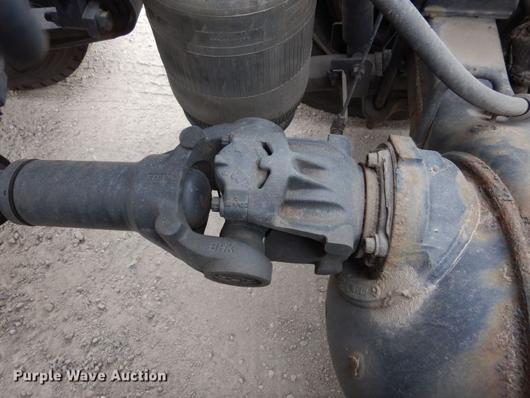 image for item DF8282 2014 International ProStar Plus  semi truck