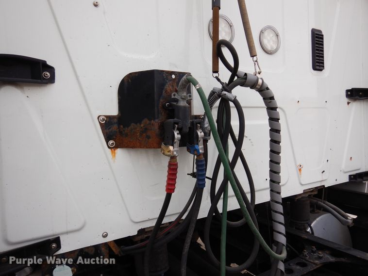 image for item DF8282 2014 International ProStar Plus  semi truck