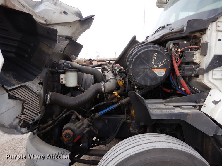 image for item DF8282 2014 International ProStar Plus  semi truck