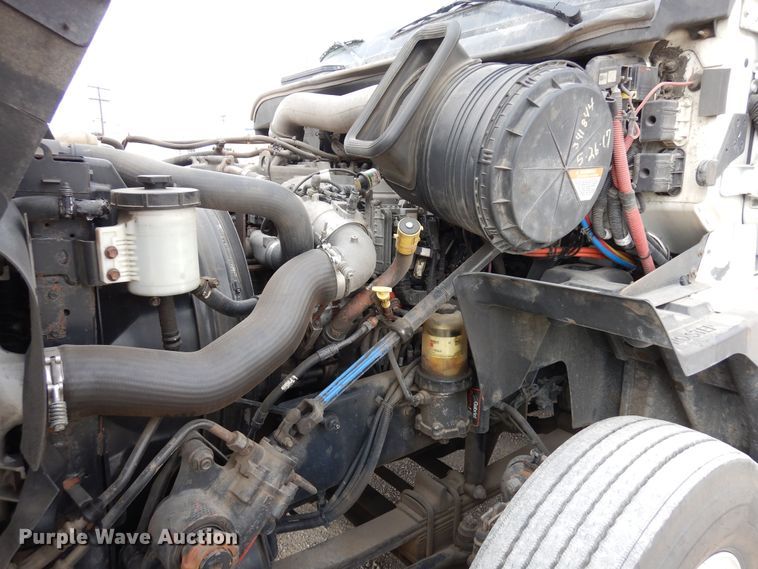 image for item DF8282 2014 International ProStar Plus  semi truck